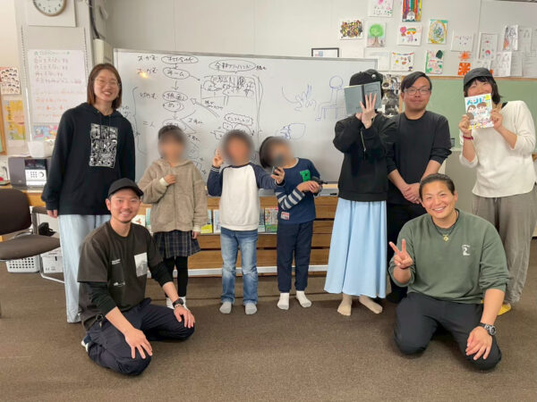 フリースクールTOIROでの講演の様子（集合写真）