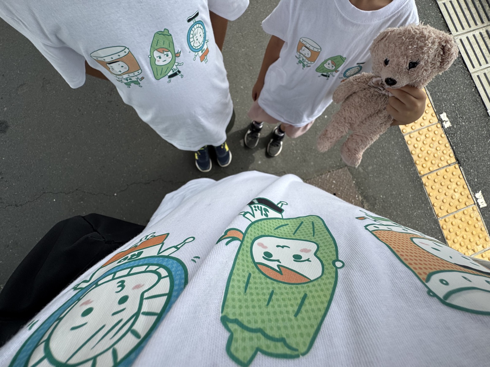 見下ろすと、おそろいのキャラクターたち