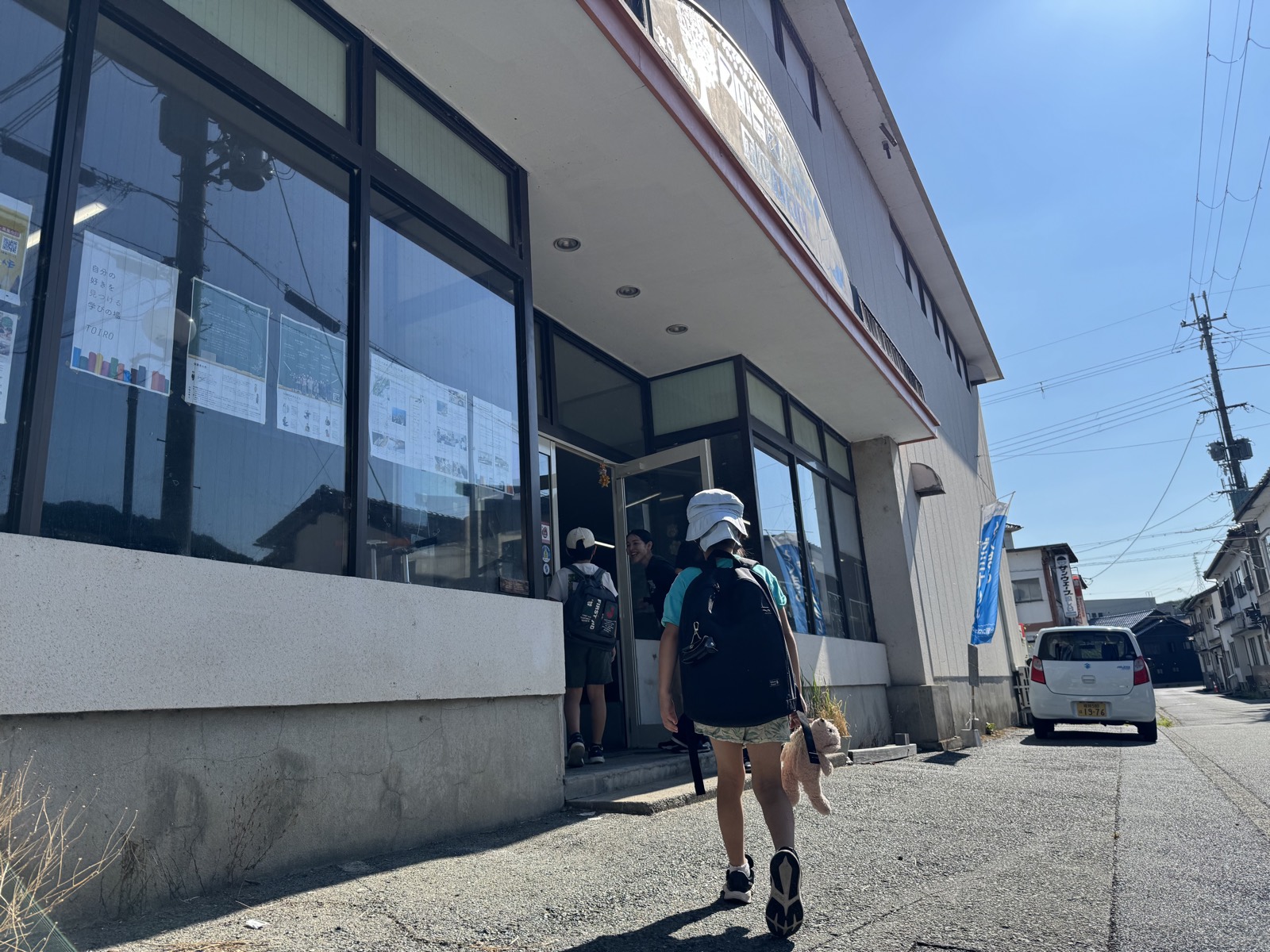 朝、それぞれのペースで登校してきます